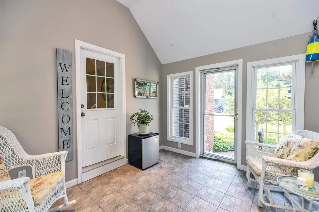 401 Woodcrest Court Manchester NH 03109