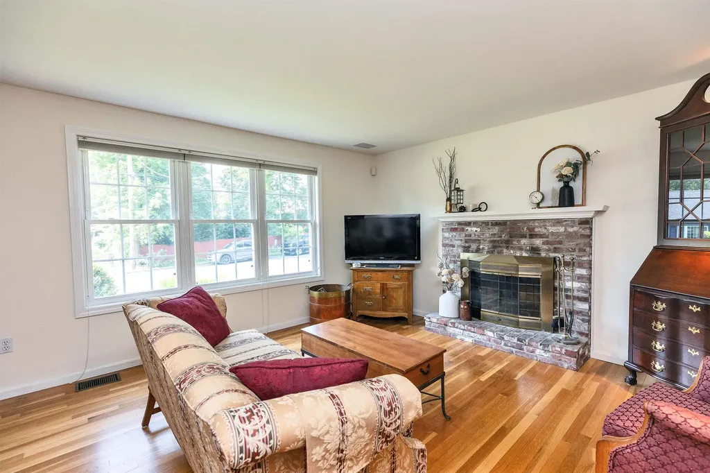 401 Woodcrest Court Manchester NH 03109