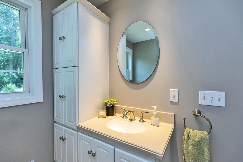 401 Woodcrest Court Manchester NH 03109
