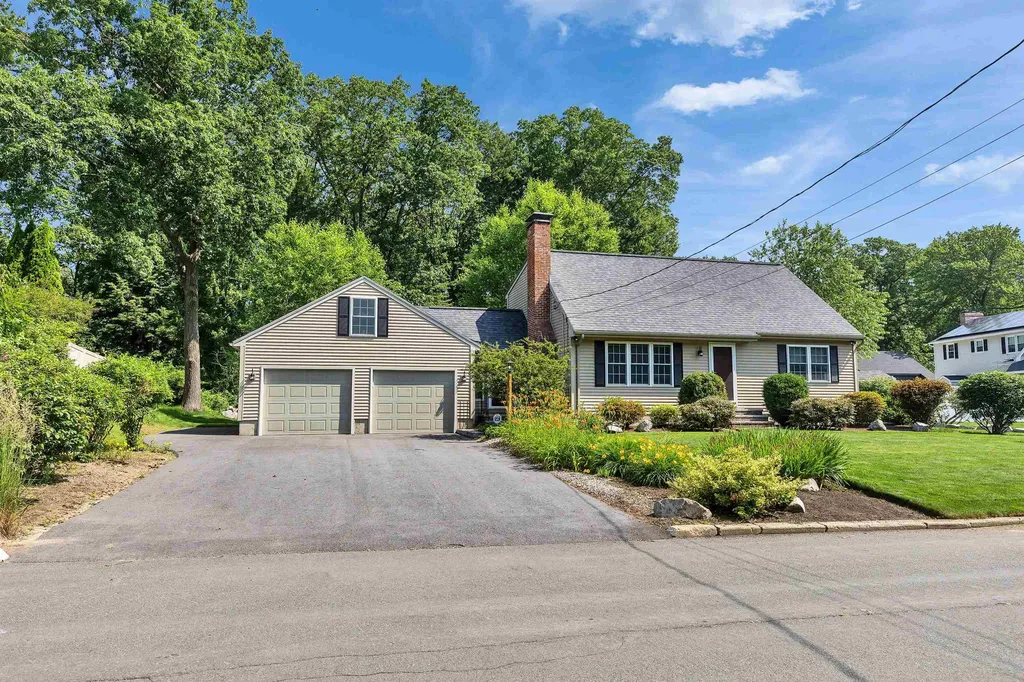 401 Woodcrest Court Manchester NH 03109
