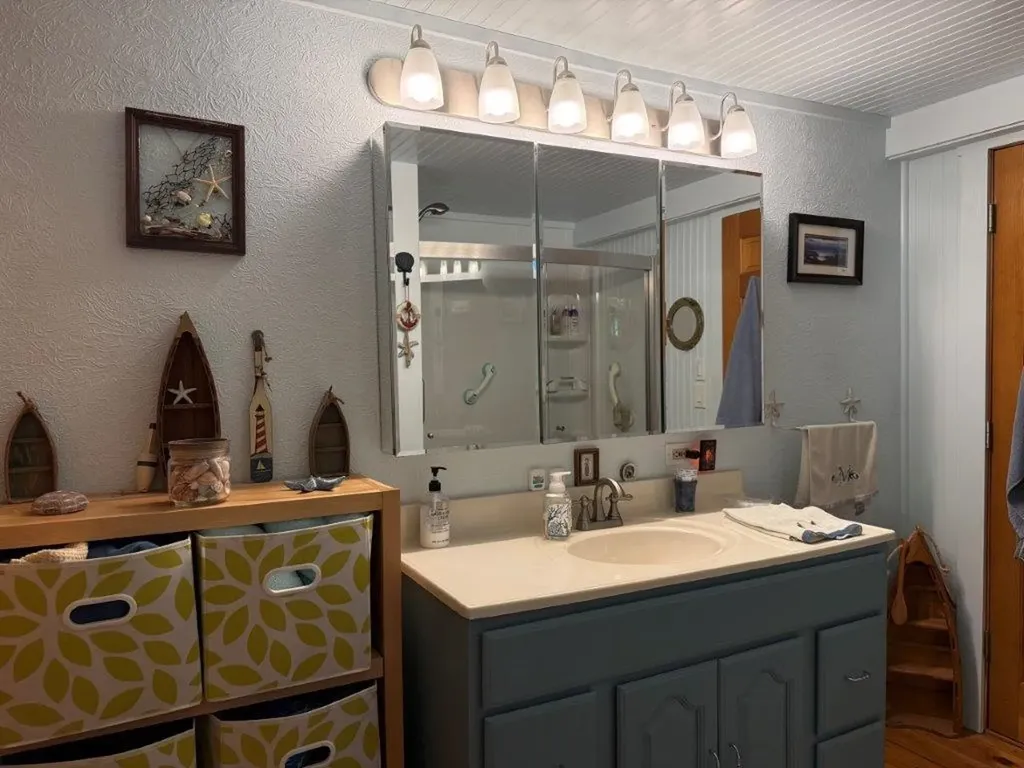 25 Rogers Way Canaan NH 03741