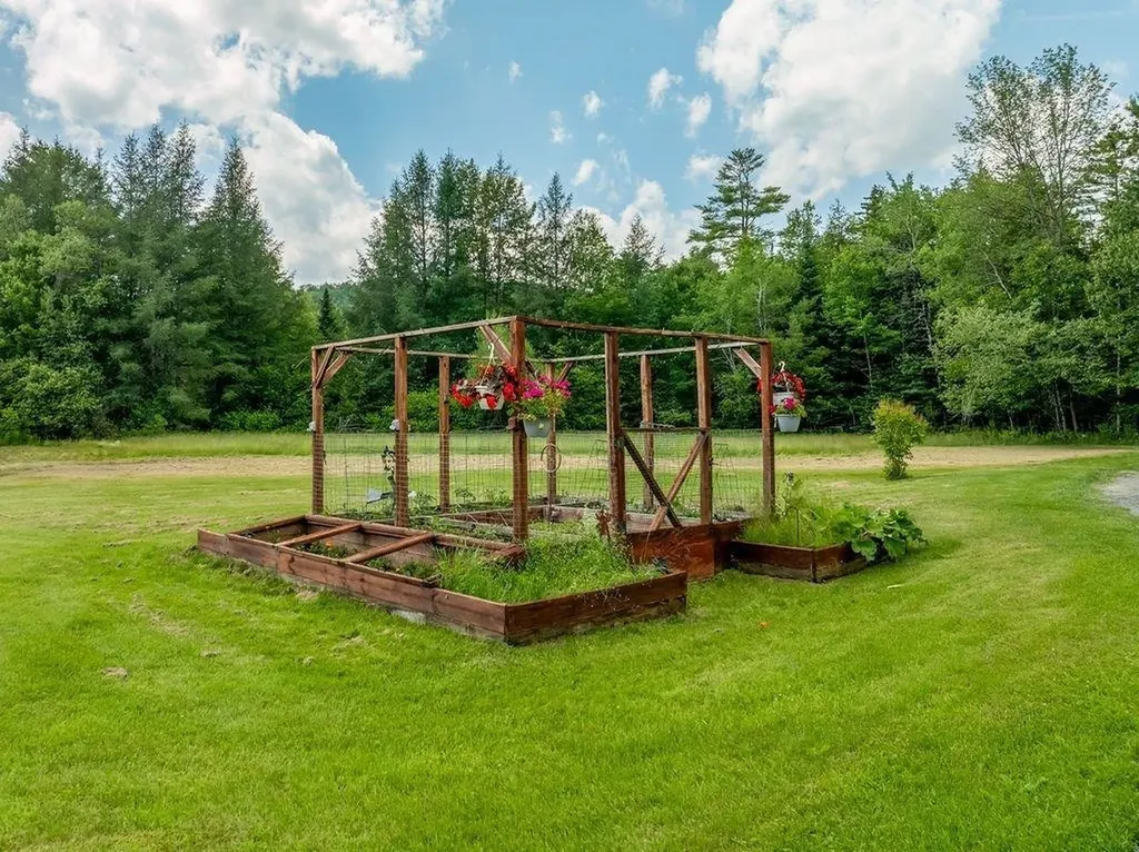 25 Rogers Way Canaan NH 03741