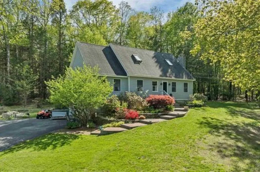 93 Birch Road Chester NH 03036-4002