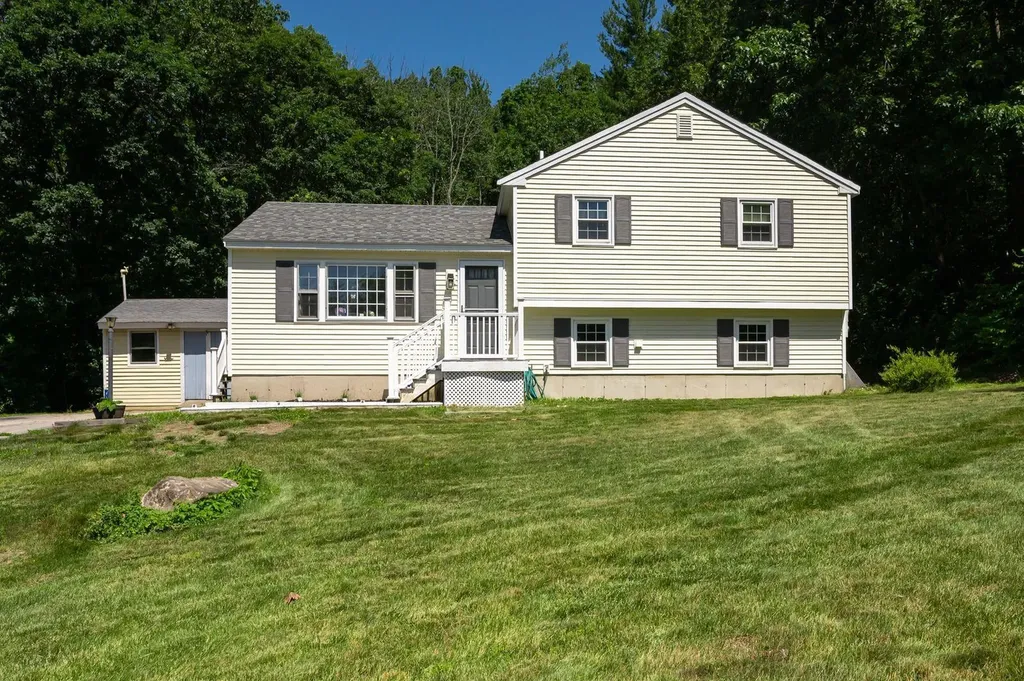 18 Severance Drive Londonderry NH 03053