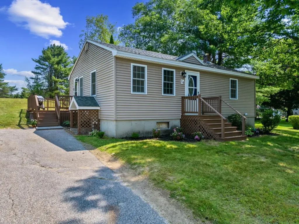 14 Anagance Lane Wolfeboro NH 03894