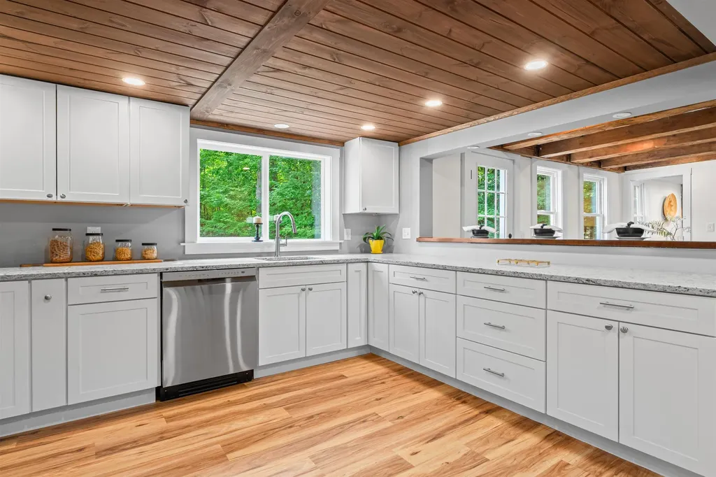 71 Plummer Hill Road Belmont NH 03220