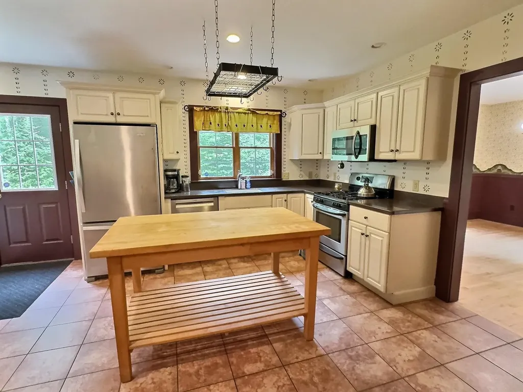 987 Dunbar Hill Road Grantham NH 03753