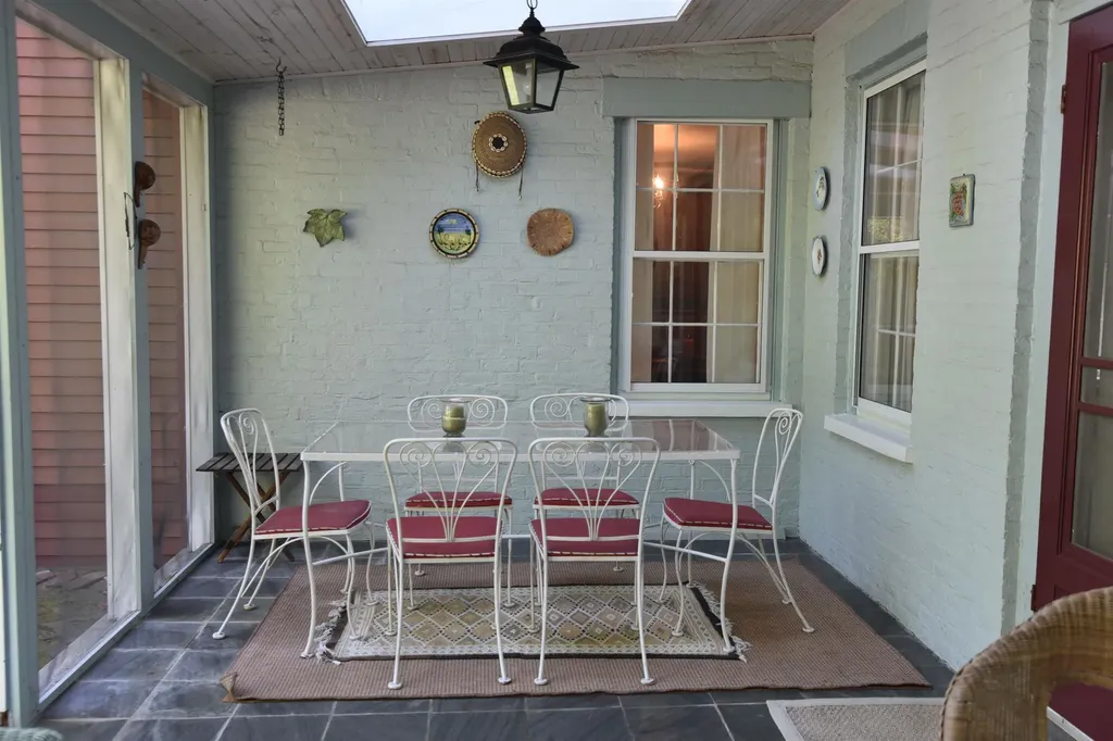 327 Browns Trace Jericho VT 05465