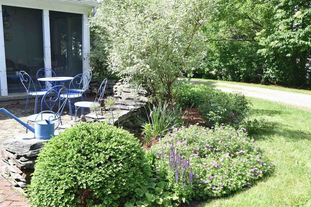 327 Browns Trace Jericho VT 05465