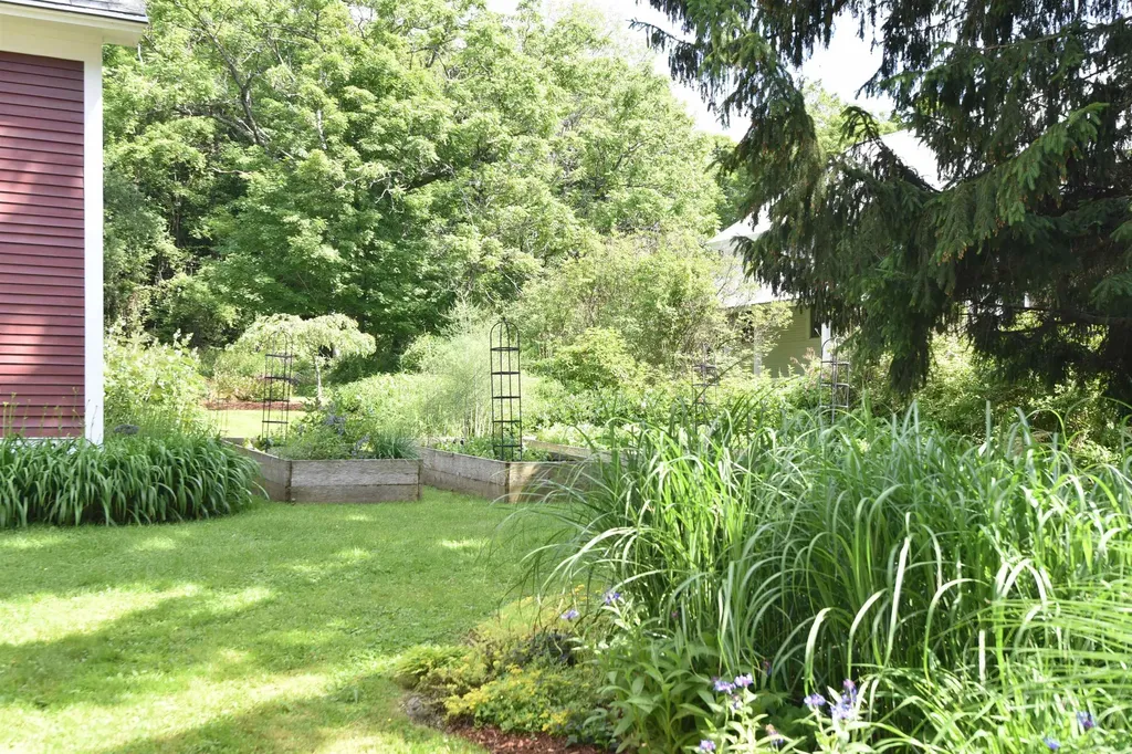 327 Browns Trace Jericho VT 05465