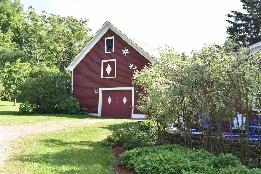 327 Browns Trace Jericho VT 05465