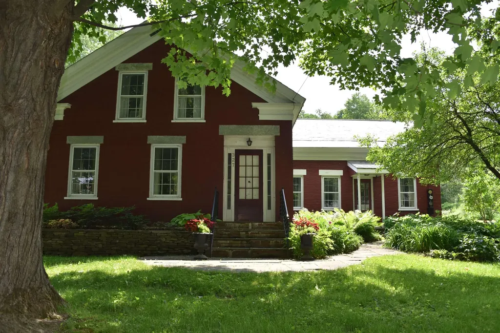 327 Browns Trace Jericho VT 05465