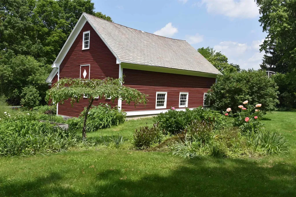 327 Browns Trace Jericho VT 05465