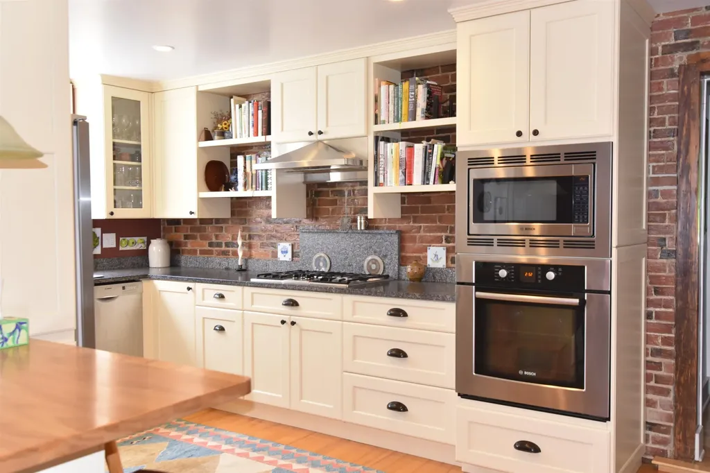 327 Browns Trace Jericho VT 05465