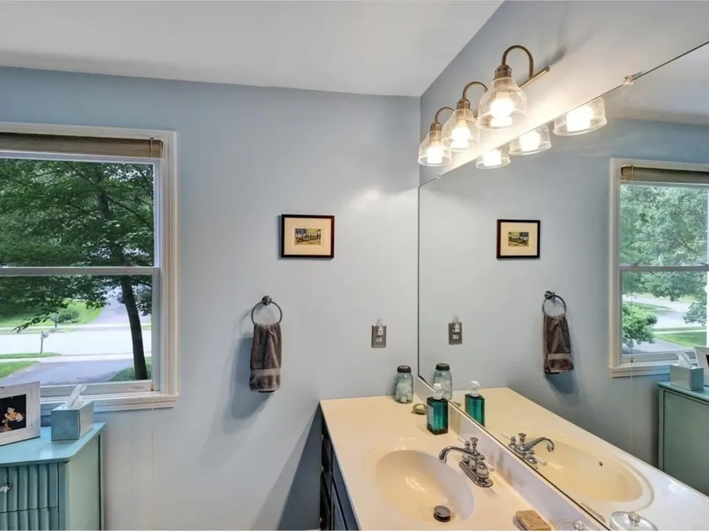 25 Sydney Drive Essex VT 05452