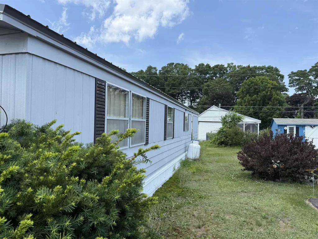 303 Old Lake Shore Road Gilford NH 03249