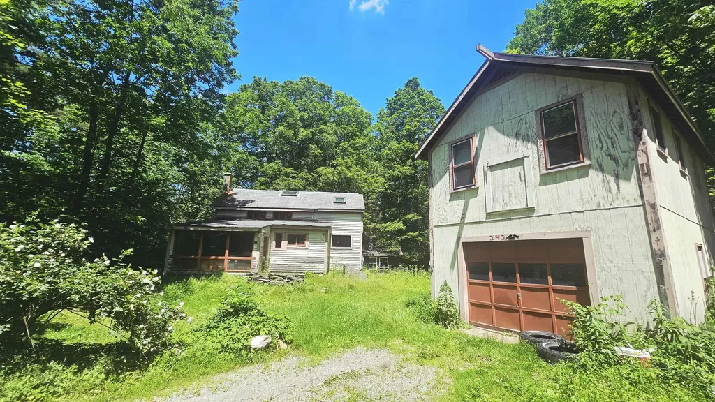 242 North Road Sunderland VT 05252