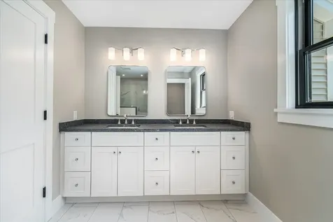 195 Amesbury Road Kensington NH 03833