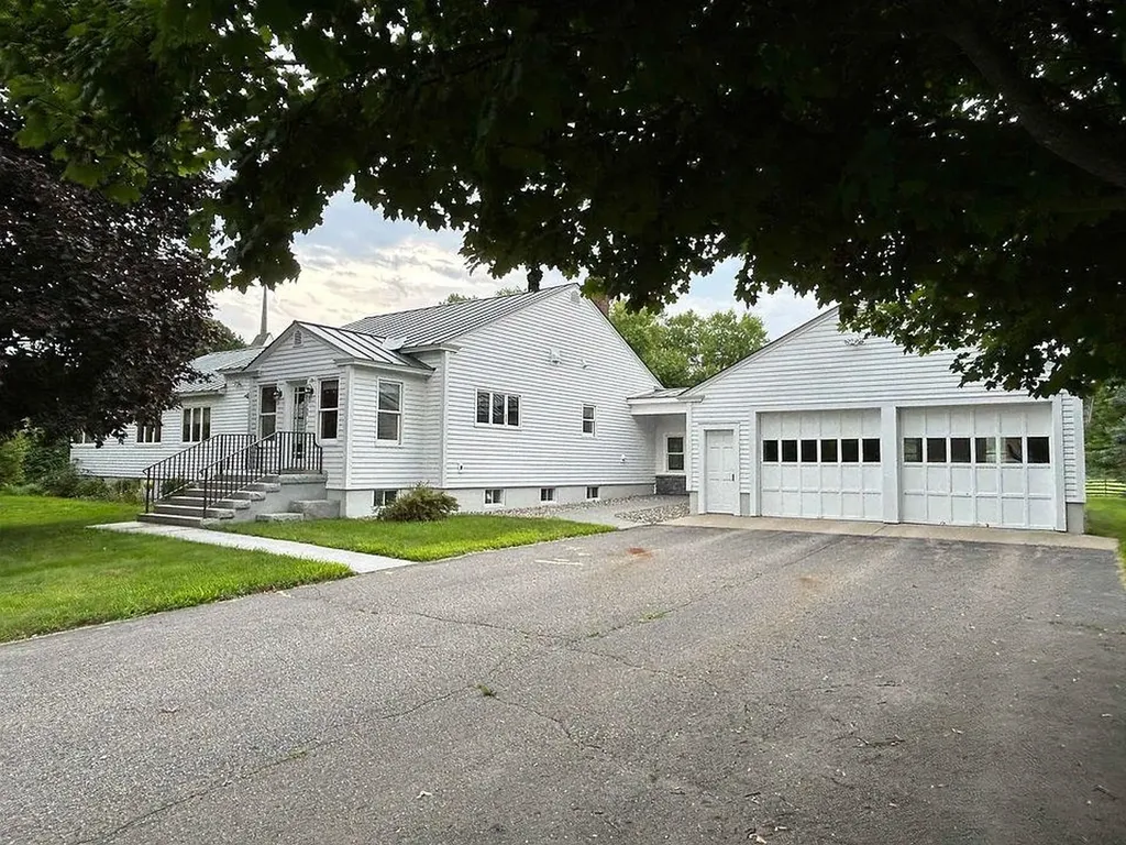 155 Upper Plain Bradford VT 05033
