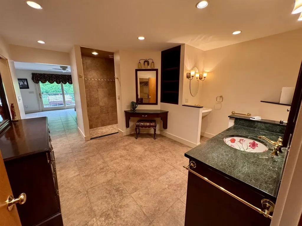 155 Upper Plain Bradford VT 05033