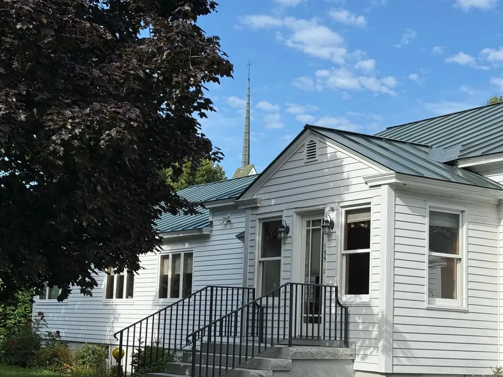 155 Upper Plain Bradford VT 05033