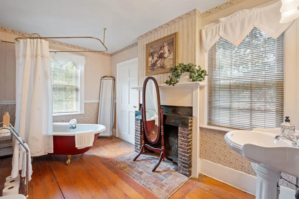 27 Nh Route 25 Plymouth NH 03264