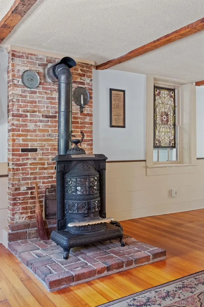 27 Nh Route 25 Plymouth NH 03264