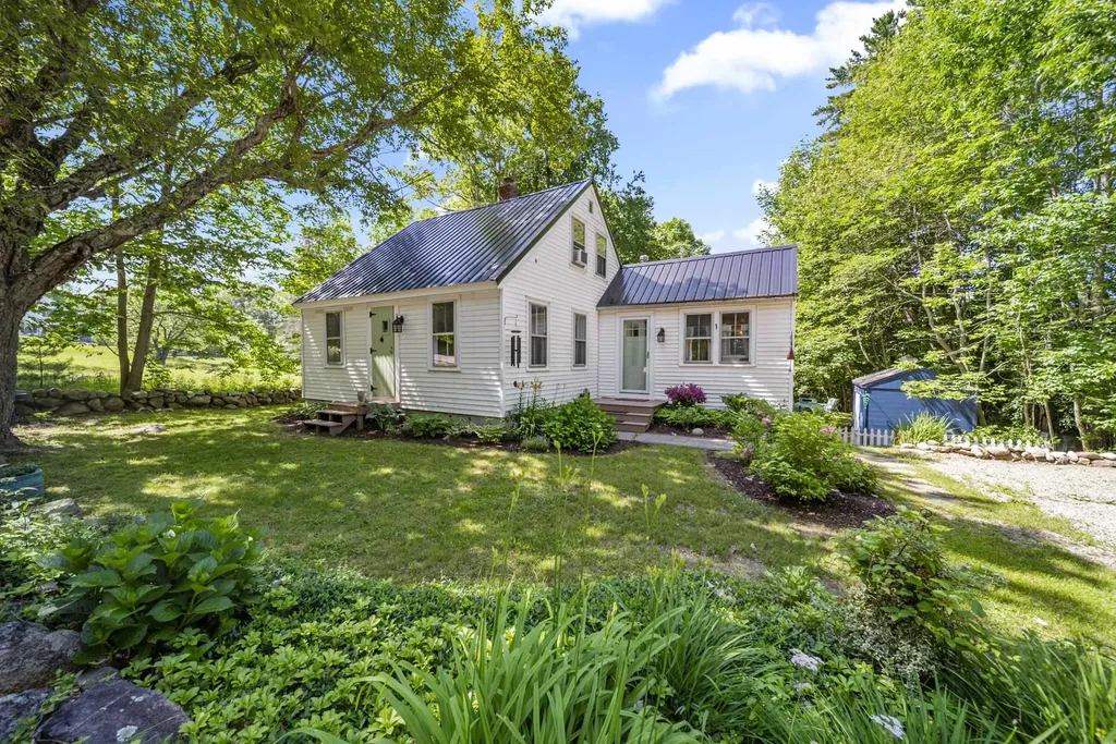 585 Governor Wentworth Highway Wolfeboro NH 03894