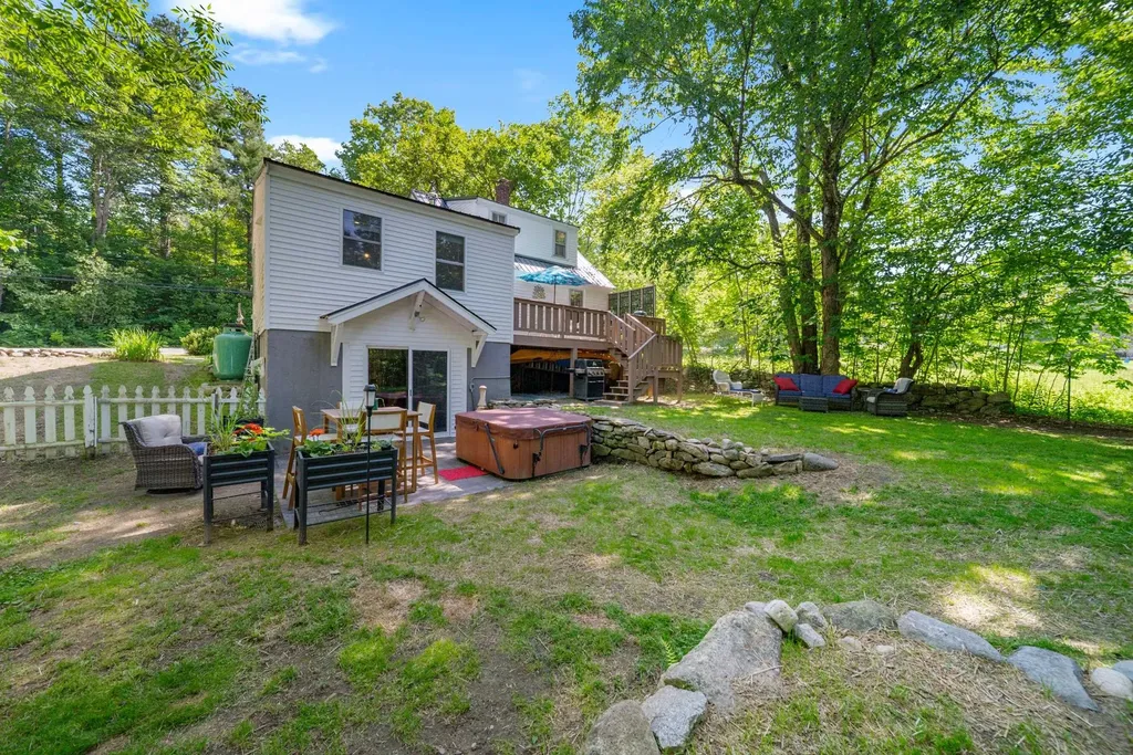 585 Governor Wentworth Highway Wolfeboro NH 03894