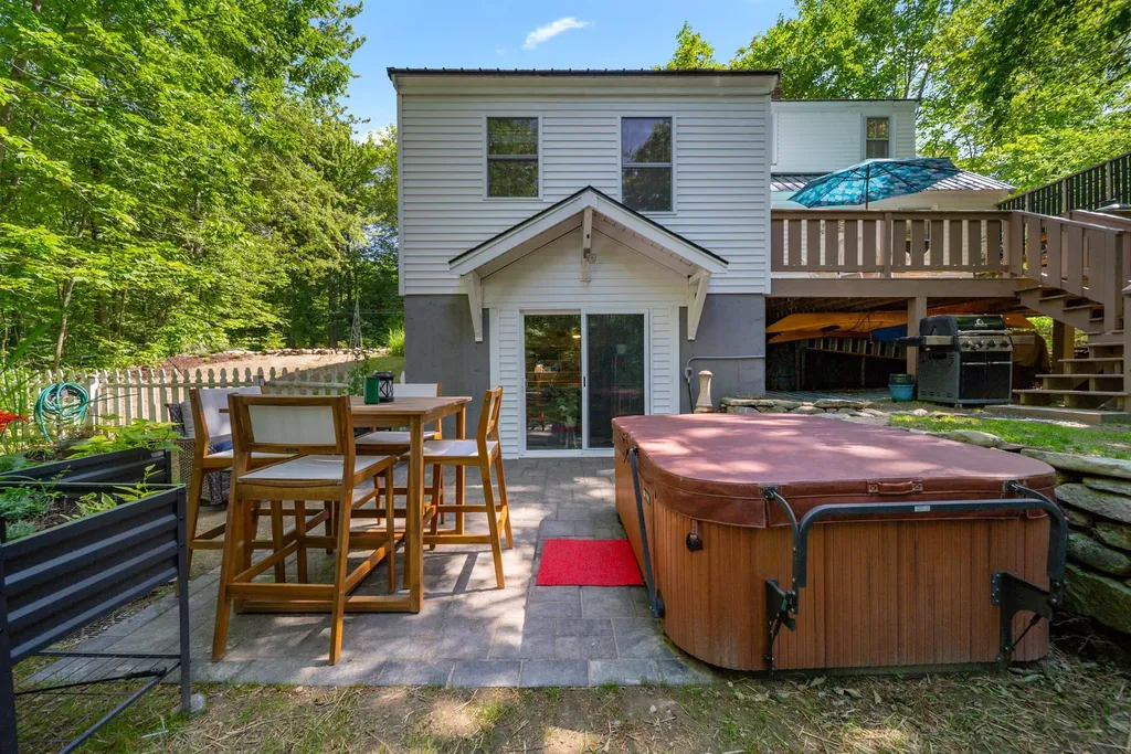 585 Governor Wentworth Highway Wolfeboro NH 03894