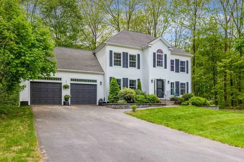 16 Debra Lane Kittery ME 03904