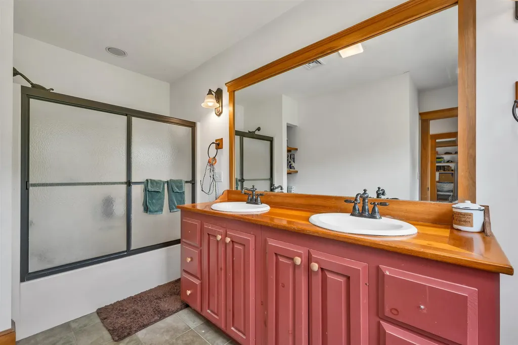 190 Ledge Hill Road Tuftonboro NH 03816