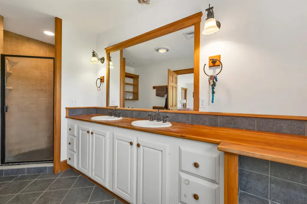 190 Ledge Hill Road Tuftonboro NH 03816