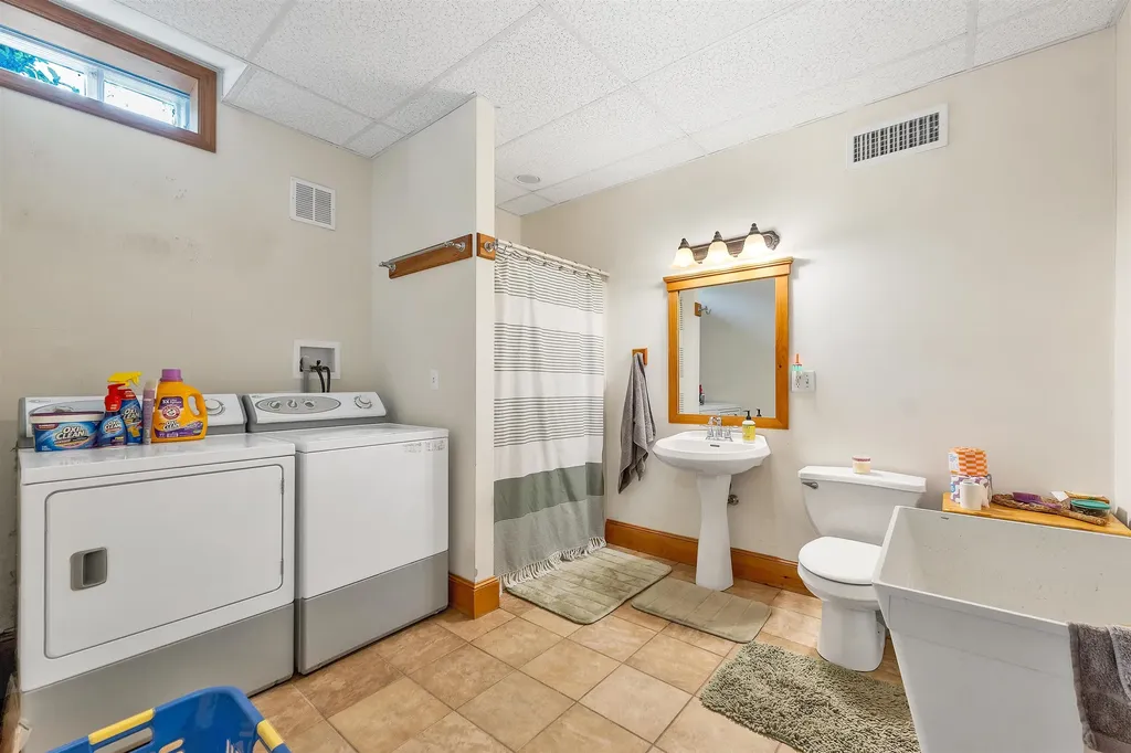 190 Ledge Hill Road Tuftonboro NH 03816