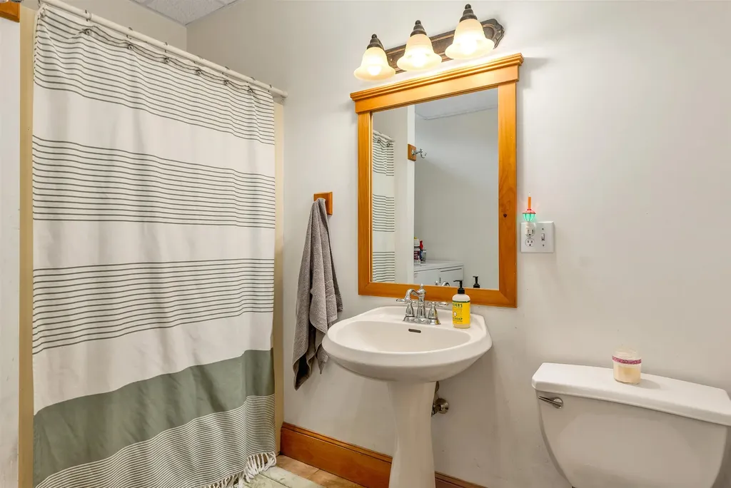 190 Ledge Hill Road Tuftonboro NH 03816