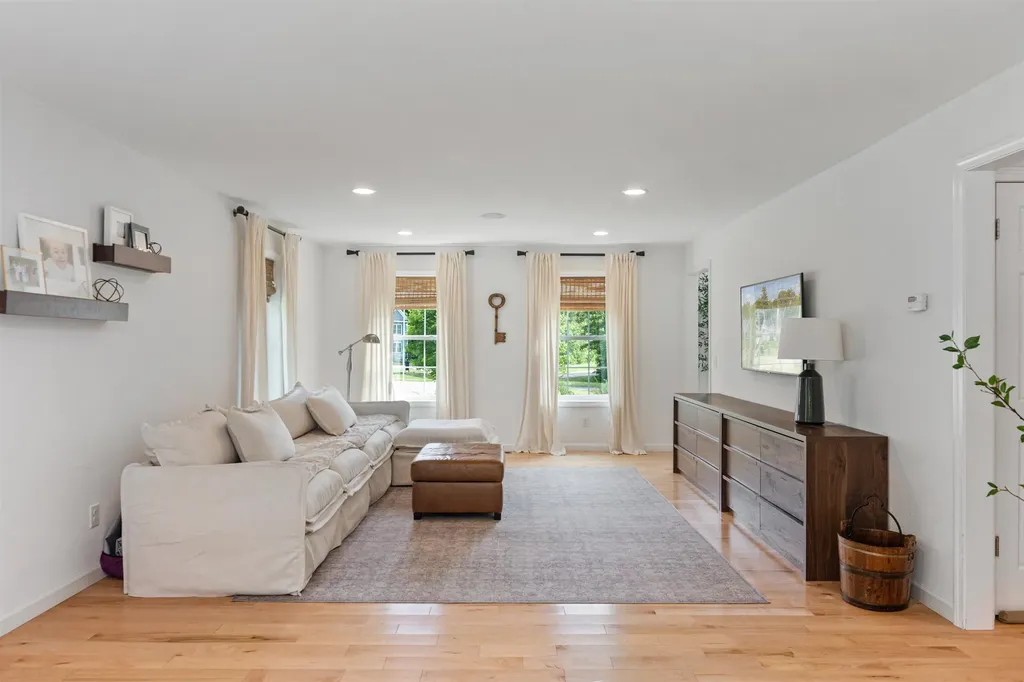 207 Walnut Grove Colchester VT 05446