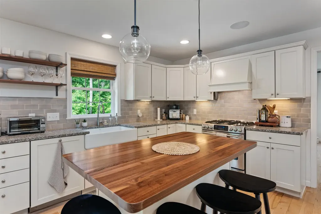 207 Walnut Grove Colchester VT 05446