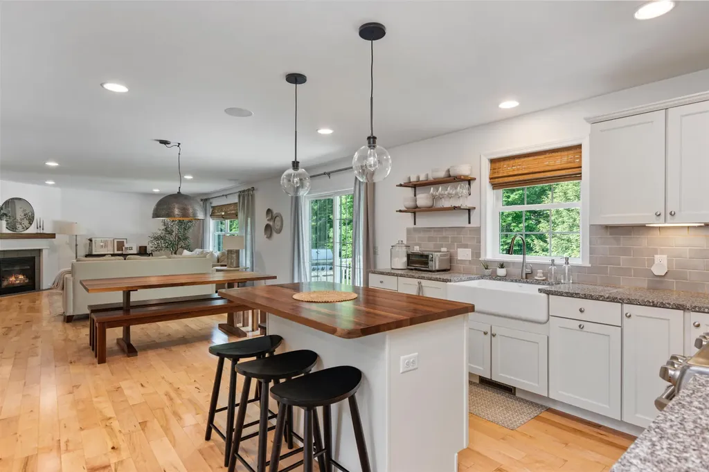 207 Walnut Grove Colchester VT 05446