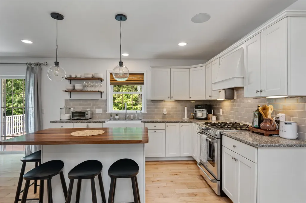 207 Walnut Grove Colchester VT 05446