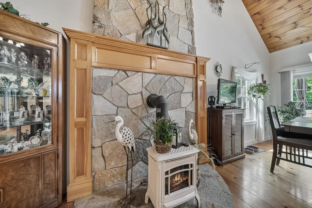 109 Temple Road Wilton NH 03086