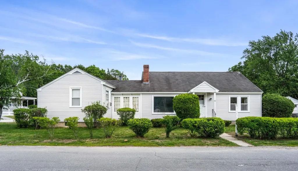 33 Hayes Avenue Manchester NH 03103