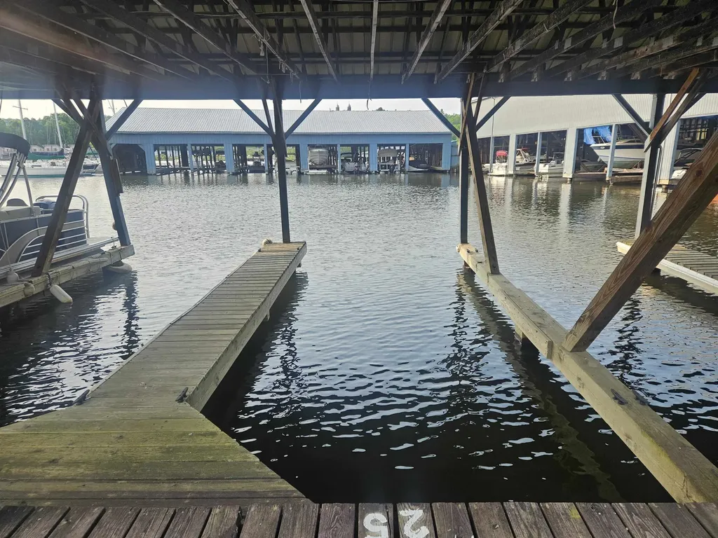 197 Farrants Point Newport City VT 05855