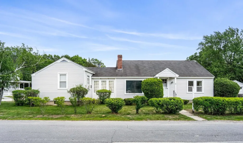 33 Hayes Avenue Manchester NH 03103