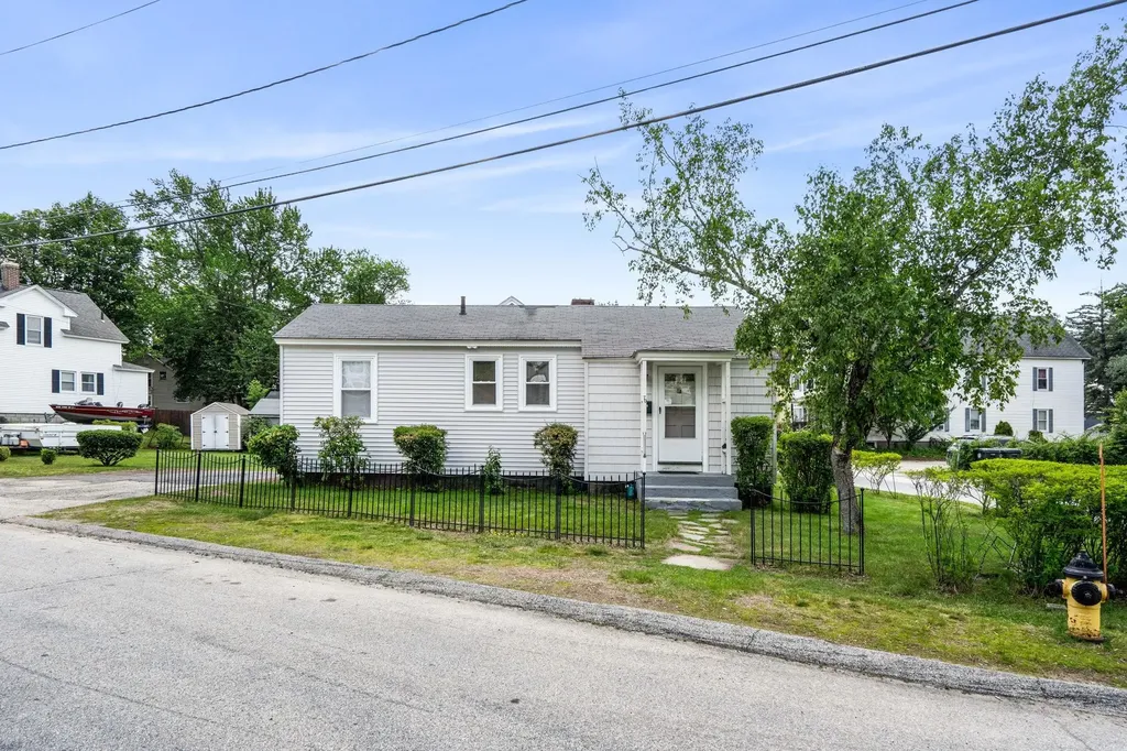33 Hayes Avenue Manchester NH 03103