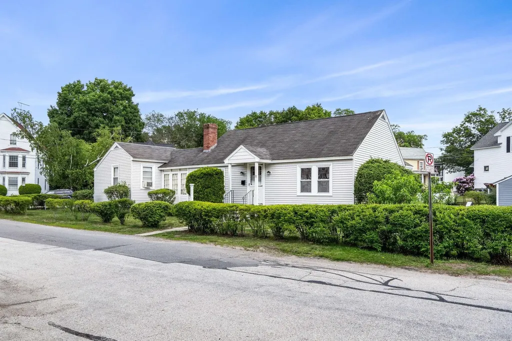 33 Hayes Avenue Manchester NH 03103