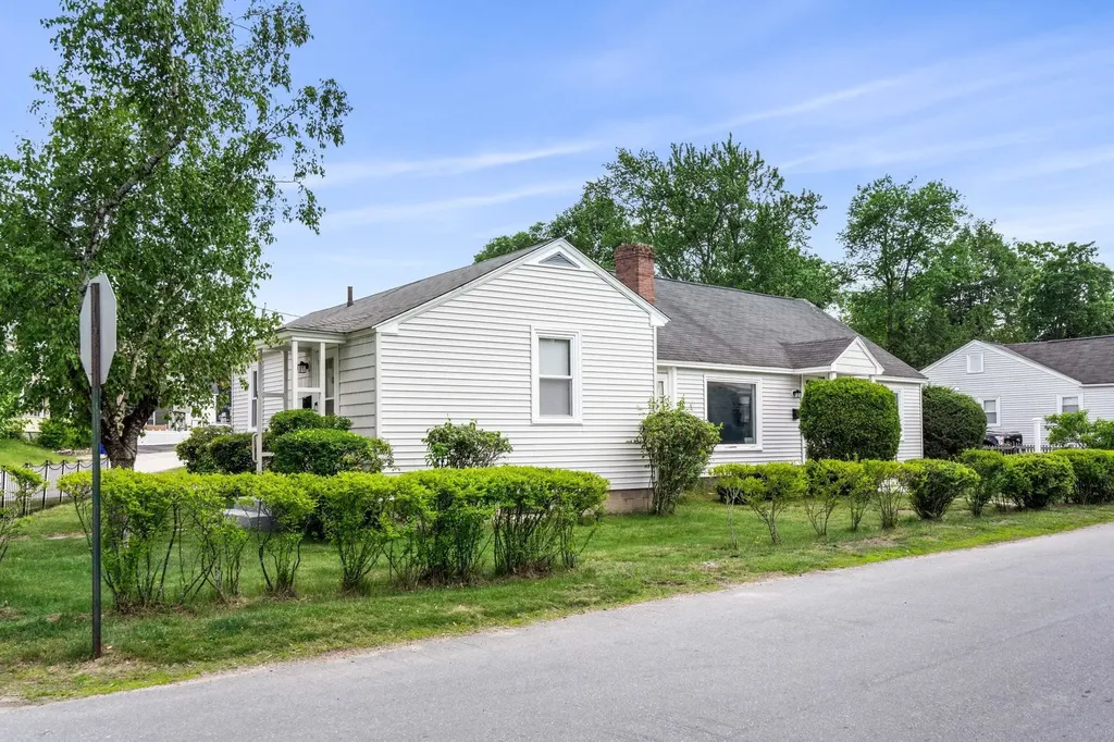 33 Hayes Avenue Manchester NH 03103