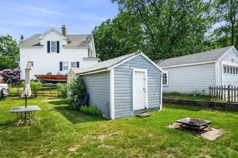 33 Hayes Avenue Manchester NH 03103
