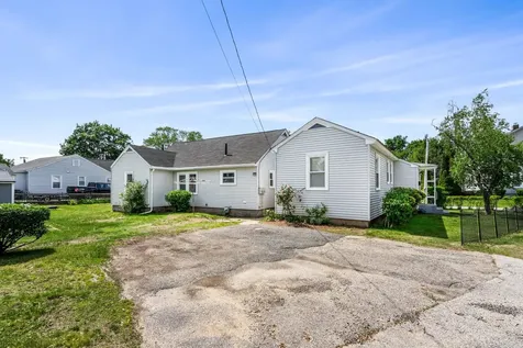 33 Hayes Avenue Manchester NH 03103