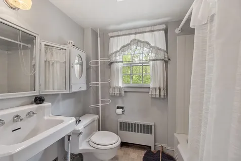 73 Mammoth Road Pelham NH 03076
