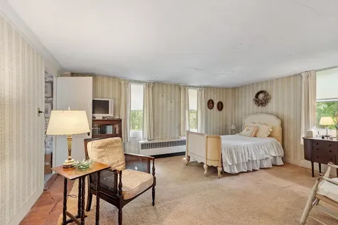 73 Mammoth Road Pelham NH 03076